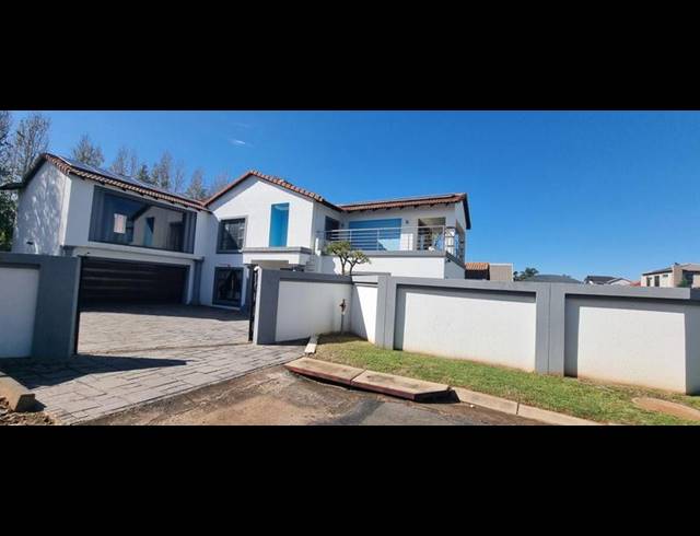 6 BEDROOM HOUSE FOR SALE IN HEUWELSIG ESTATE